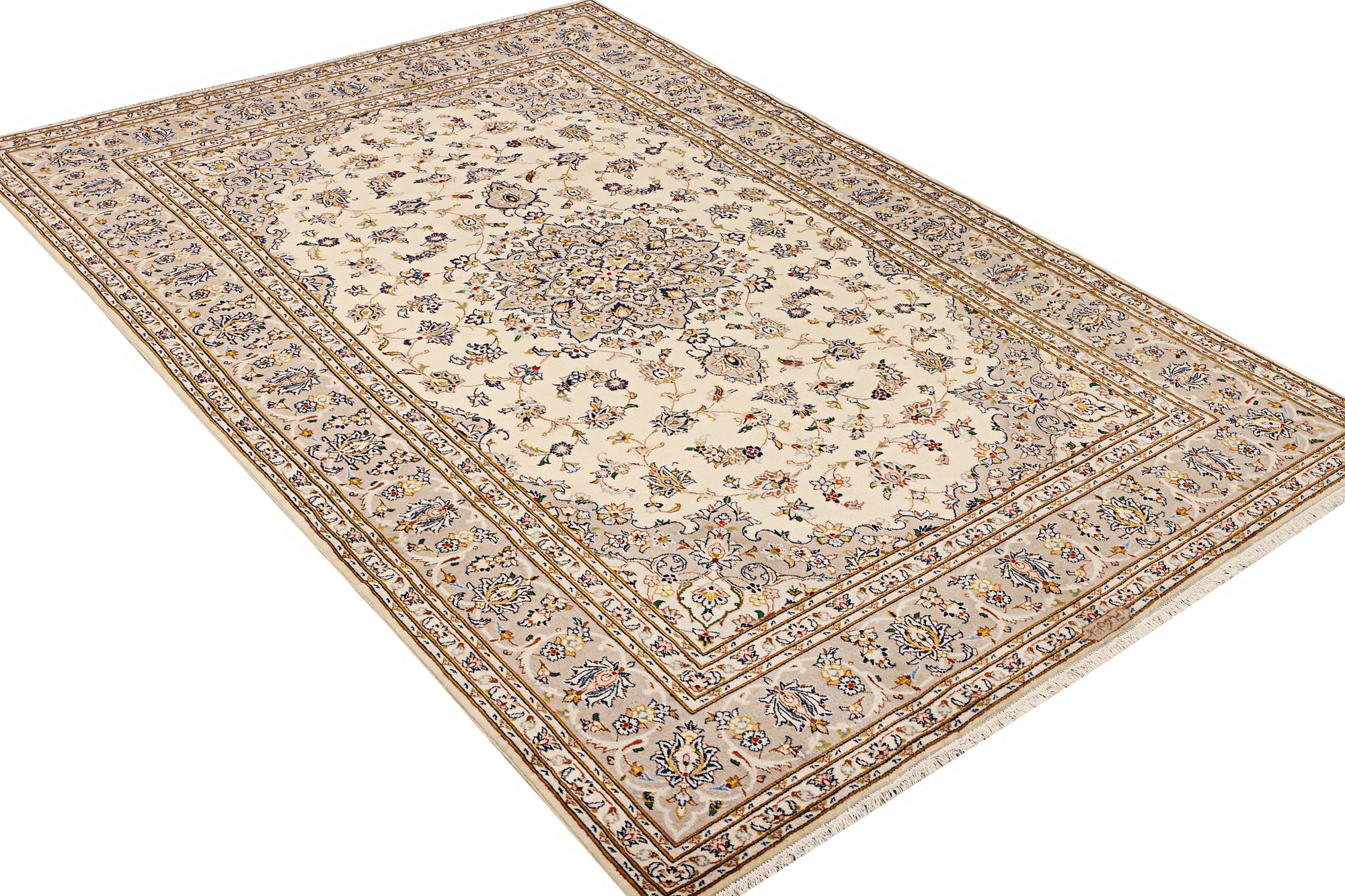 A Kashan carpet, c. 306 x 200 cm.