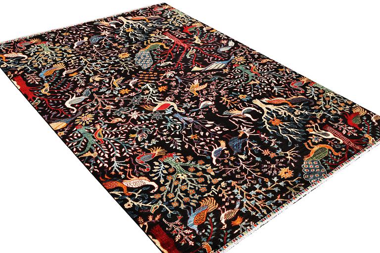 A Ziegler Ariana carpet, c. 292 x 203 cm.