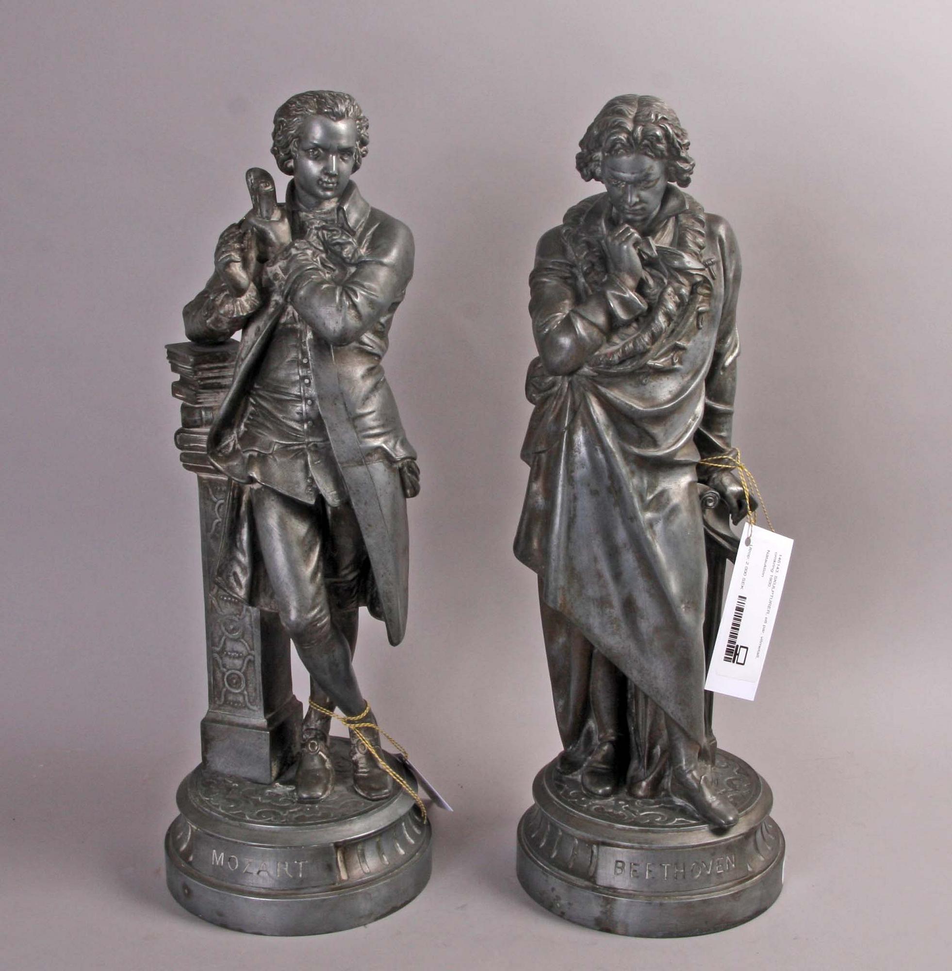 SKULPTURER, ett par, vitmetall, omkring 1900.