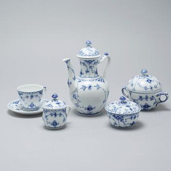 A porcelain tableware set of 92 pcs, "Musselmalet" by Royal Copenhagen, Denmark, second half of the 20th century.