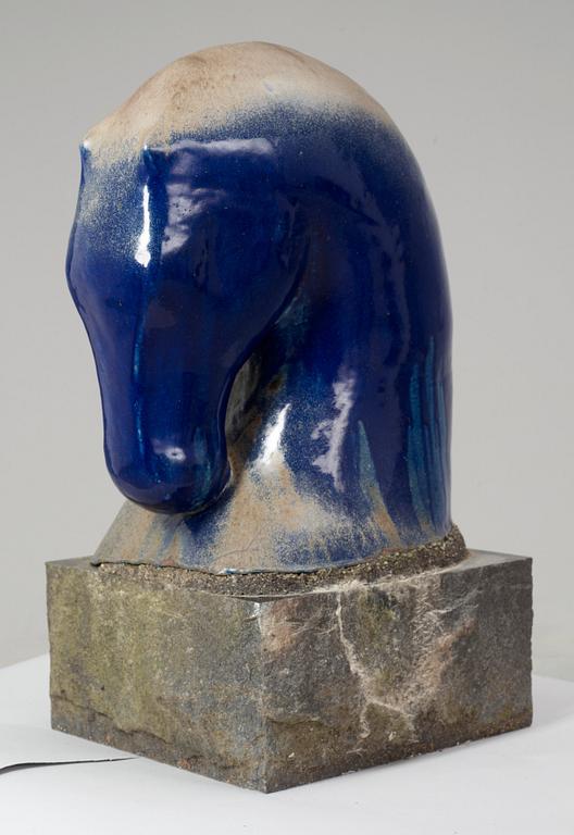 An Ulla & Gustav Kraitz stoneware sculpture of a horse head, Fogdarp, Förslövsholm.