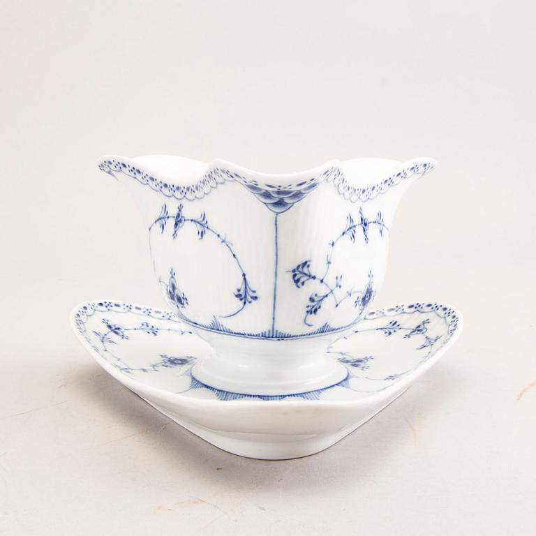 A Royal Copenhagen Musselmalet halvblonde sauce bowl.