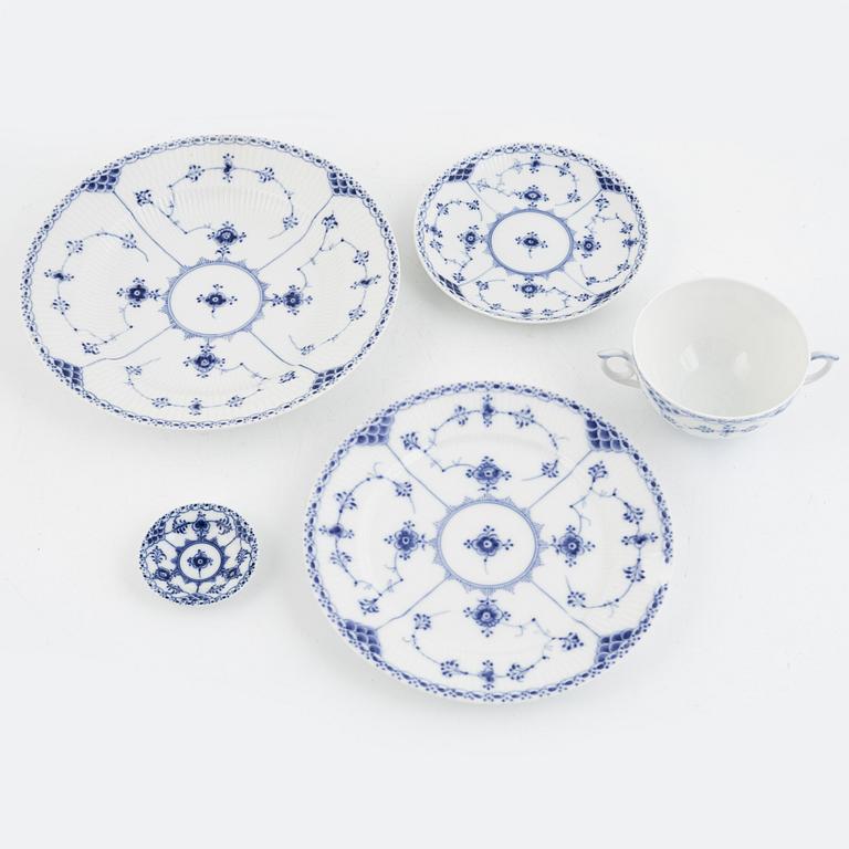 A 63-piece porscelain "Musselmalet" dinner service, Royal Copenhagen, Denmark + six napkins.