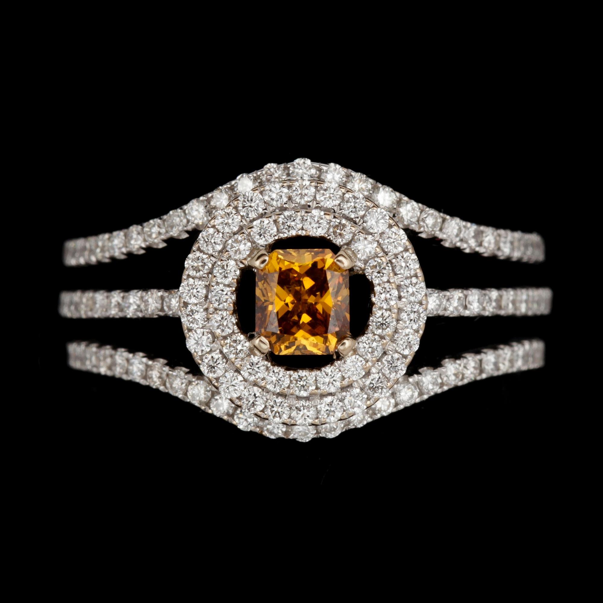 RING, briljantslipade diamanter, tot. 1.26 ct och fancy orangy-brown diamant, 0.44 ct.