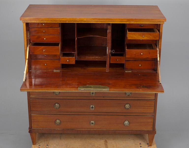 A LATE GUSTAVIAN SECRETAIRE.