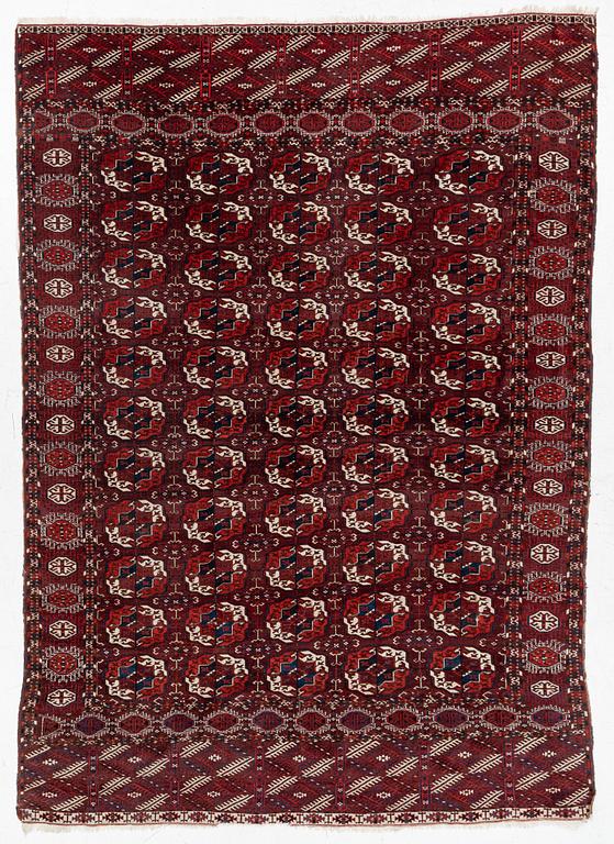 A Turkmen carpet, c. 293 x 210 cm.