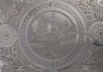 TARJOTIN,  84 hopeaa. Leimattu ви Moskova Tarkastusmestari Andrei Kowalskij 1827-56. Paino n. 700 g.