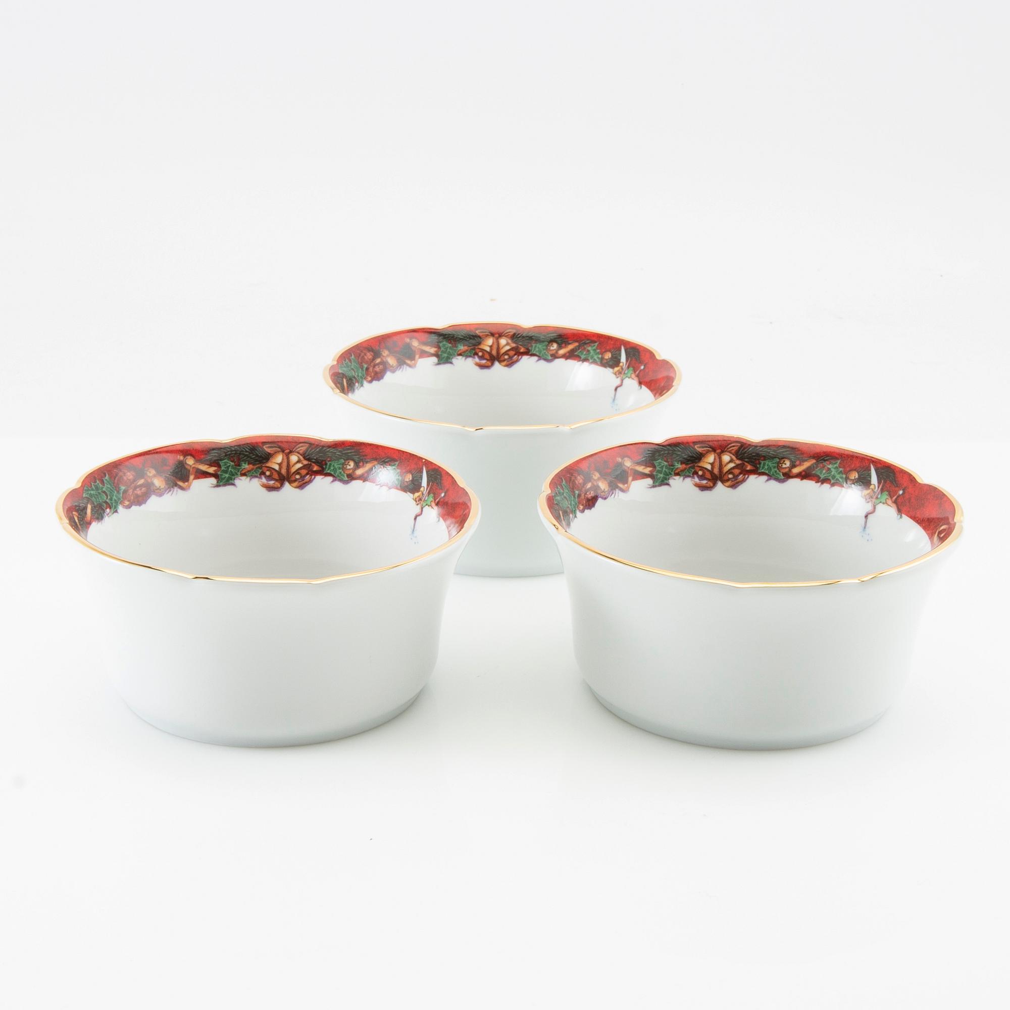 Stefan Lindahl service 46 pcs "Disney" for Fyrklövern late 20th century porcelain.
