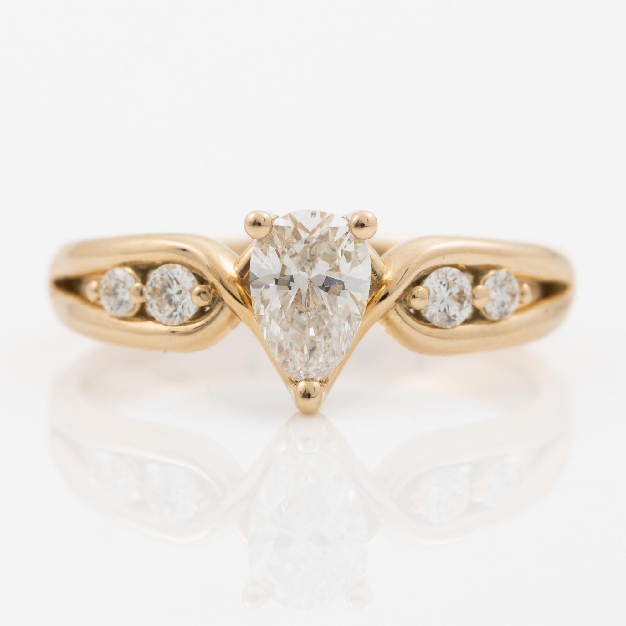 Ring 14K guld med droppslipad diamant, medföljande IGI report.