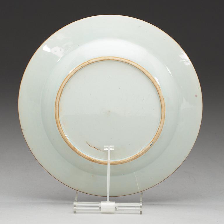 TALLRIKAR, nio stycken, kompaniporslin. Qing dynastin, Qianlong (1736-95).