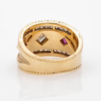 Ring, 18k guld, prinsesslipad diamant och röd sten.