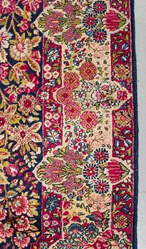 Matto, semi-antique Kerman, ca 218 x 140,5 cm.