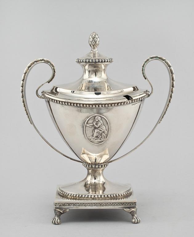 SOCKERSKÅL, silver, empirestil, Carl Gustaf Hallberg, Stockholm, 1910. Vikt 595 g.