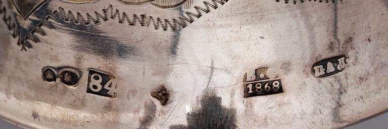 SALTKAR SAMT POKAL, silver, troligen Ryssland, 1868 till omkring sekelskiftet 1900. Totalvikt ca 140 gram.