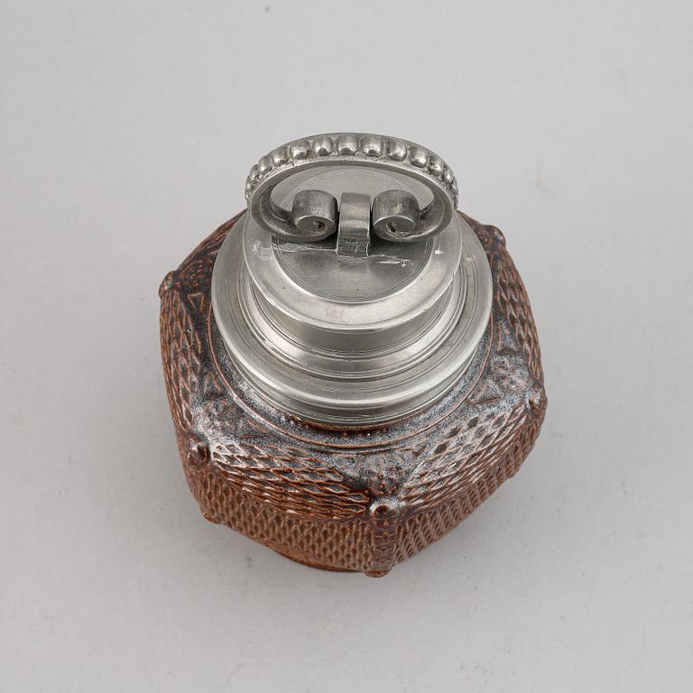 A stoneware Höganäs tobacco box, ca 1900.