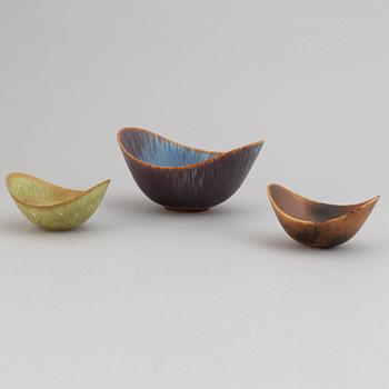 Gunnar Nylund, a set of six stoneware bowls, two miniature vases and a vase for Rörstrand.