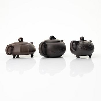 A group of four Chinese brown yixing teapots, 1980/90s.