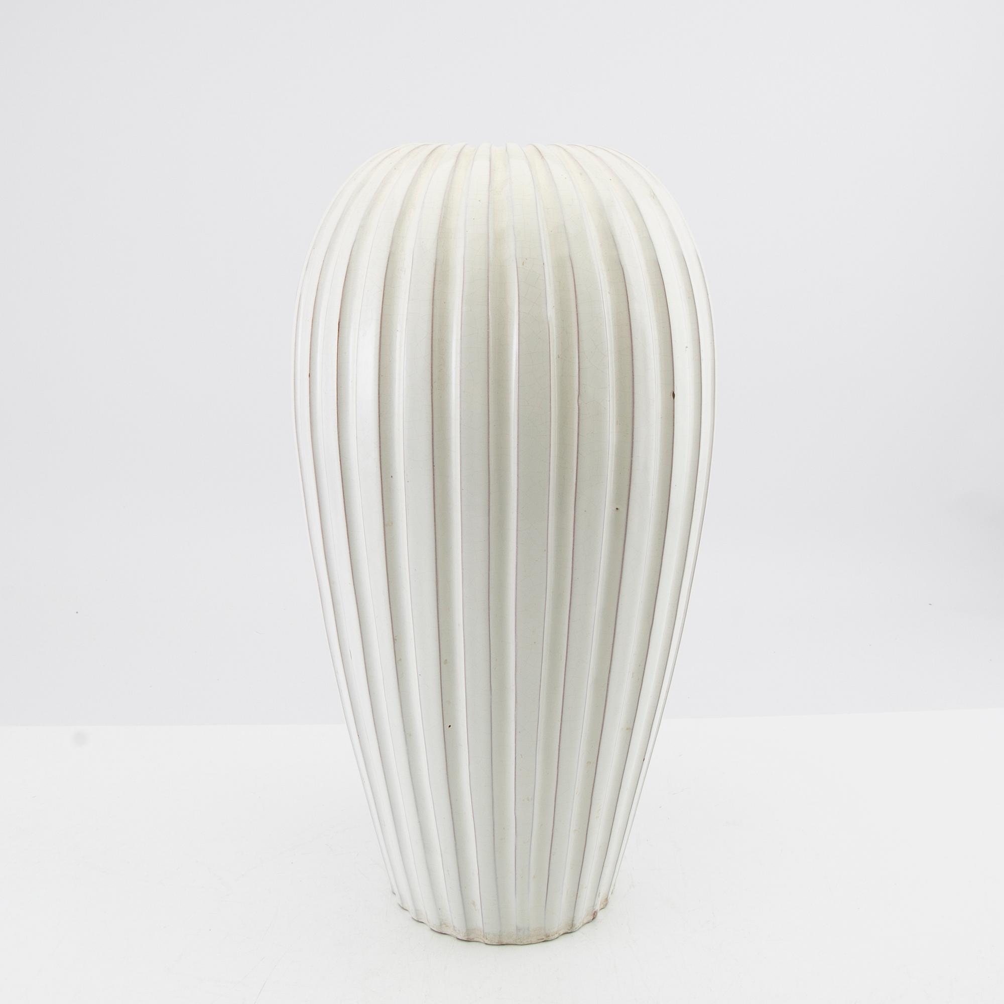 Vicke Lindstrand, golvvas Uppsala Ekeby lergods.