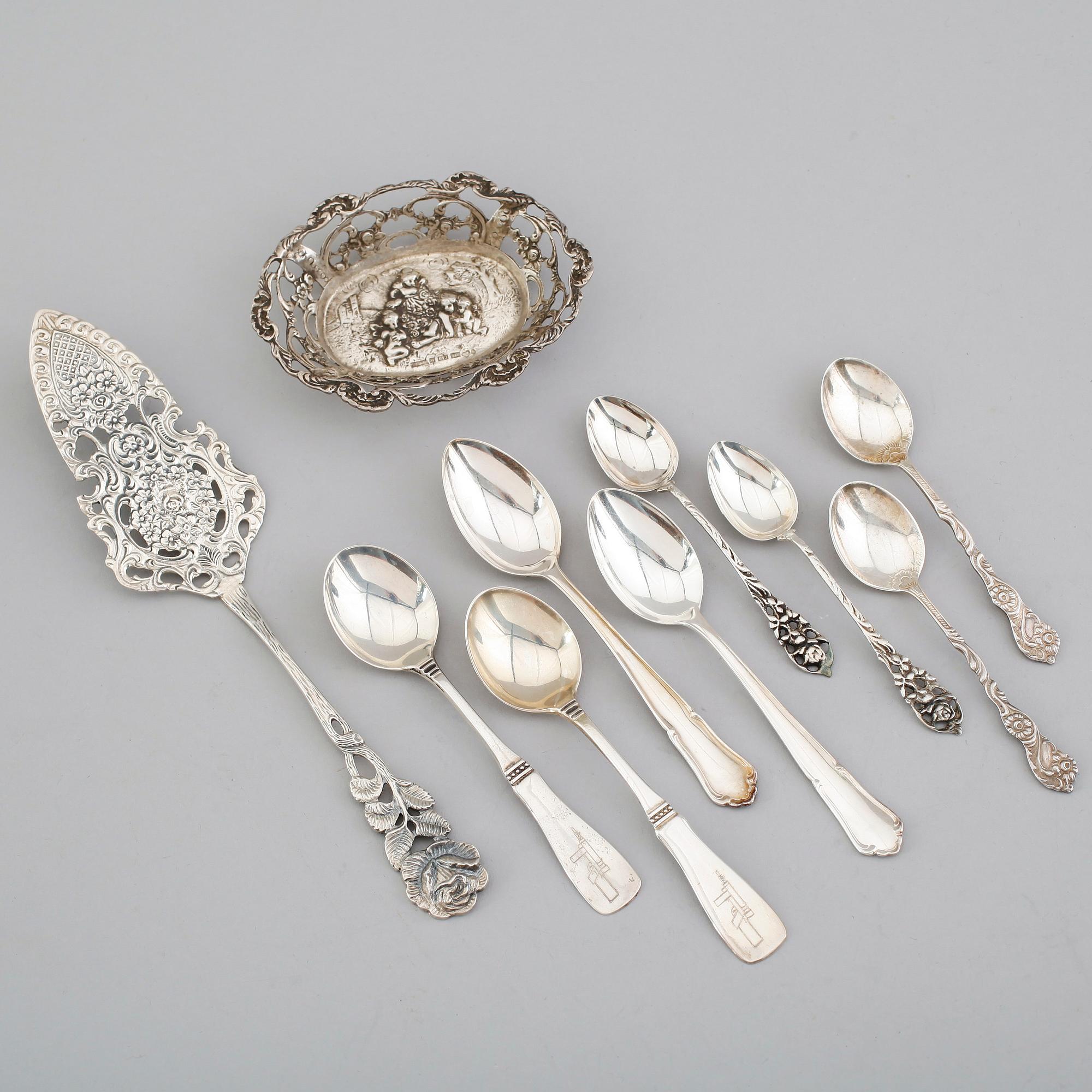 SAMLING SILVERFÖREMÅL, 42 delar, 1900-tal. Vikt ca 524 gram.