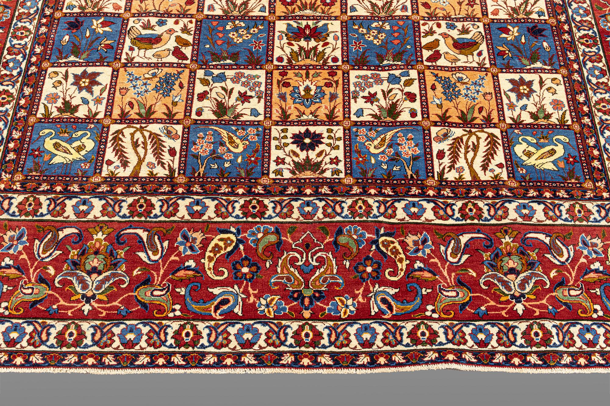 An Isfahan carpet, approx. 284 x 235 cm.