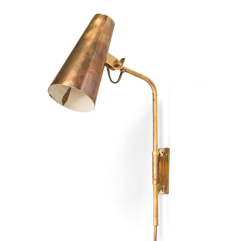 Paavo Tynell, a mid-20th century '9459' wall light for Taito.