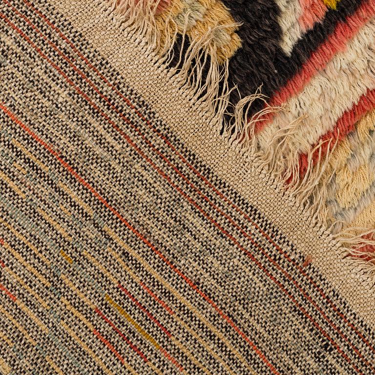 MATTO/WALLHANGING, ryijymatto, knotted pile, ca 229,5 x 169,5 cm, an inscription: AL 1917.