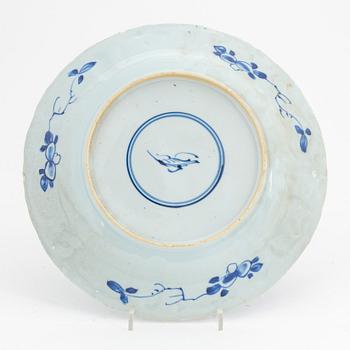 A Chinese blue and white dish, Qing dynasty, Kangxi (1662-1722).