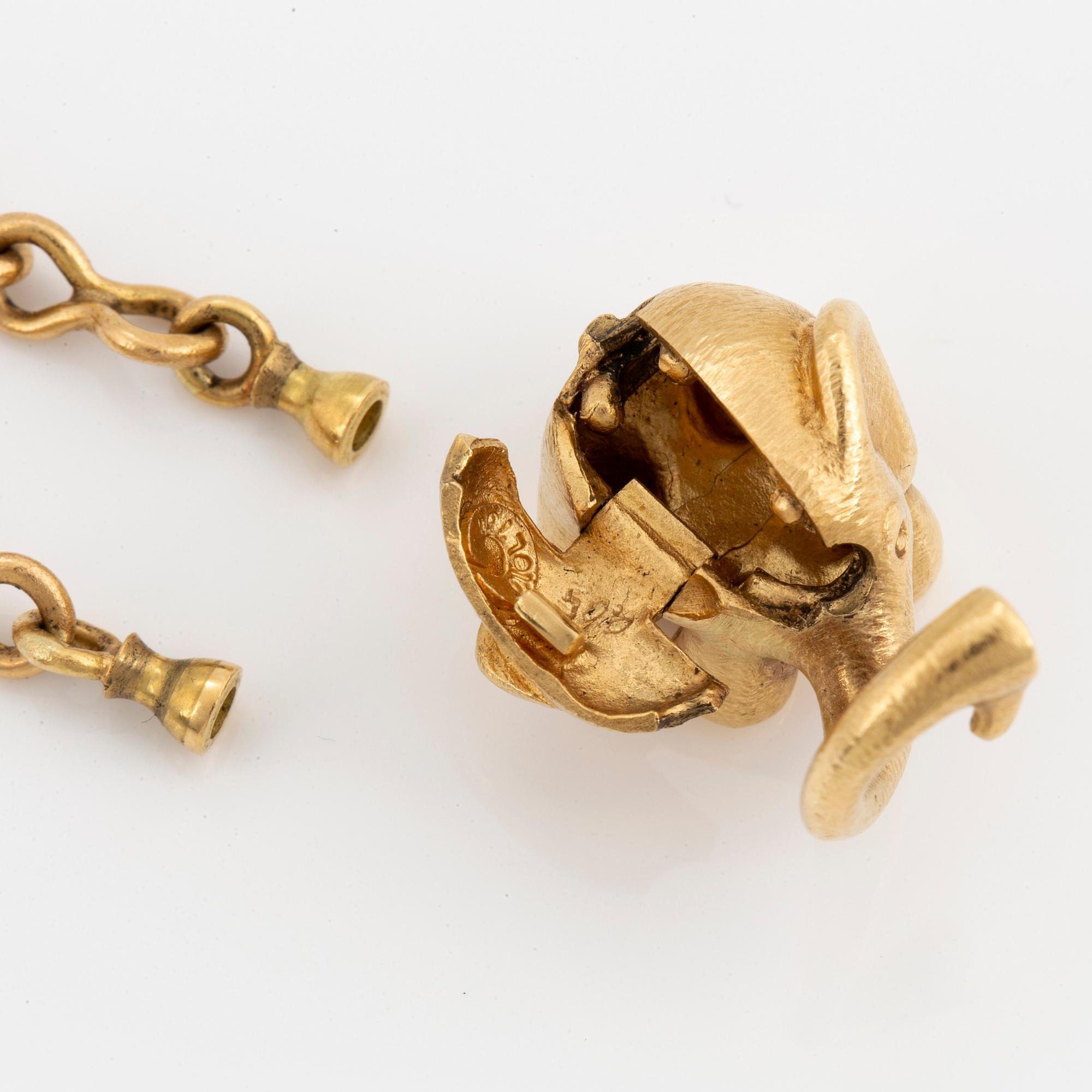 OLE LYNGGAARD, necklace Elephantclasp with diamond.