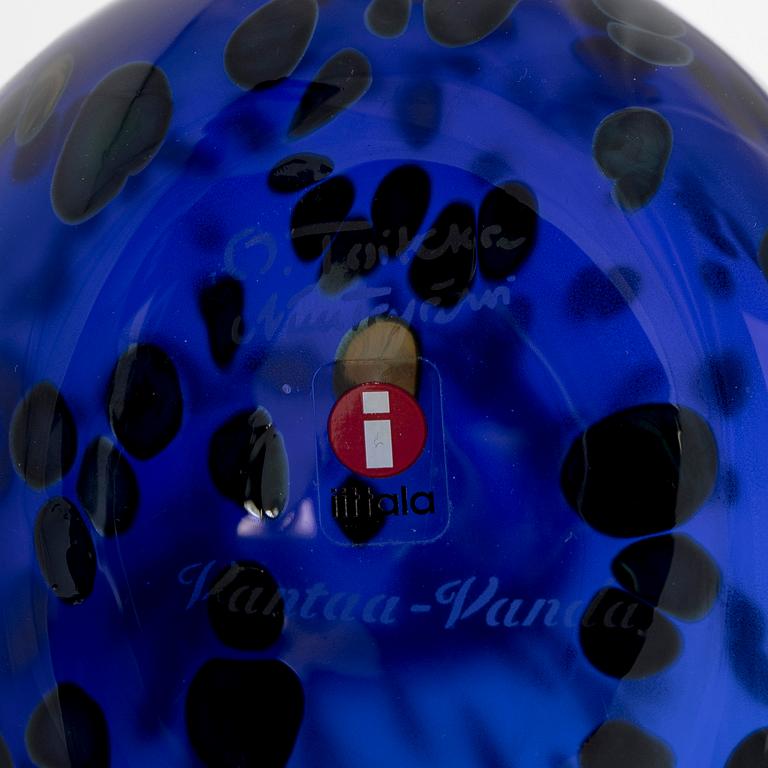 Oiva Toikka, a "Sinikki" glass bird, signed O. Toikka Nuutajärvi Vantaa-Vanda.