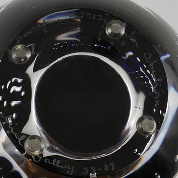 EDVIN ÖHRSTRÖM, vas, glas, ariel, "Flickan och duvan", Orrefors, signerad och daterad -89.