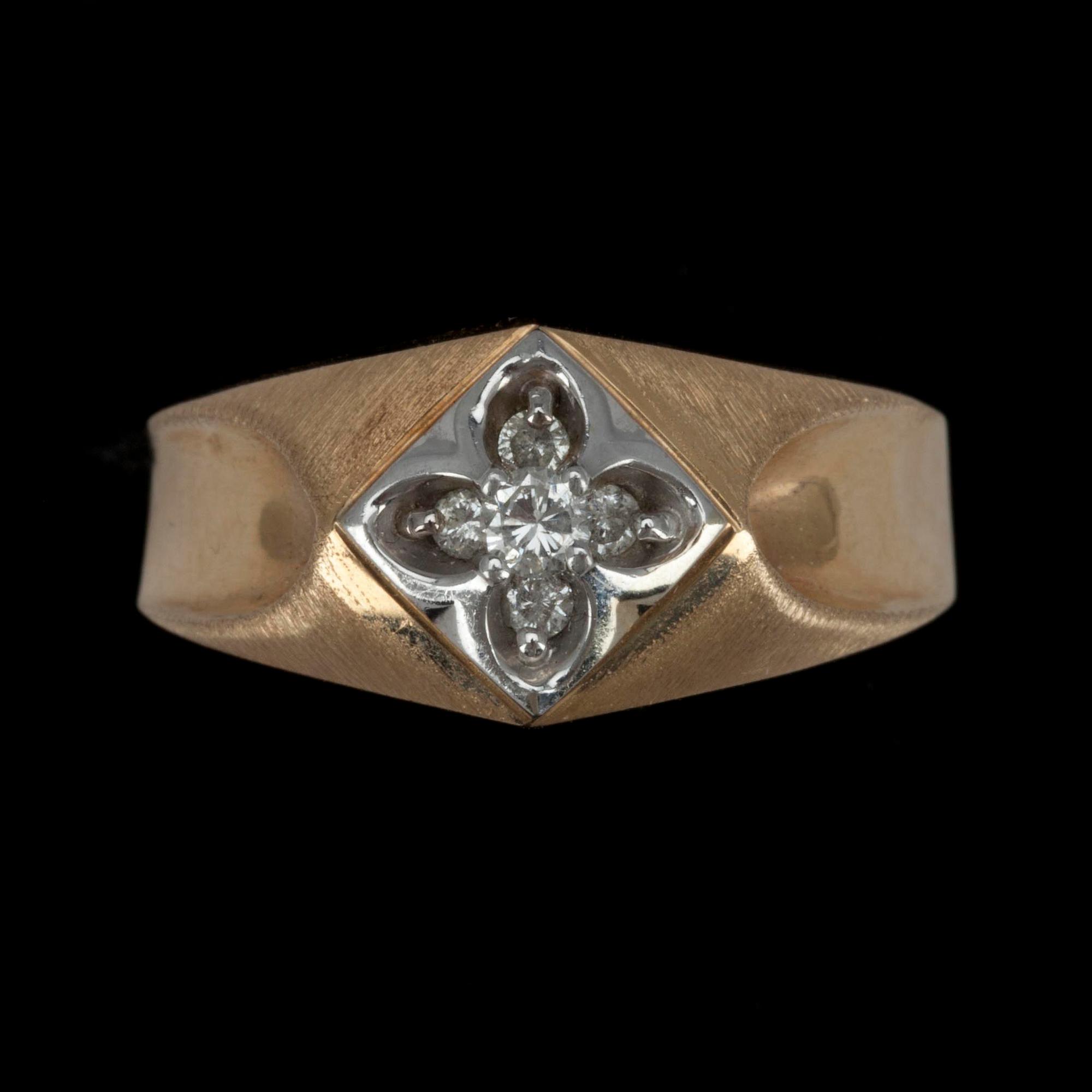 RING, guld 14 K, 5 diamanter, total vikt 6 g.