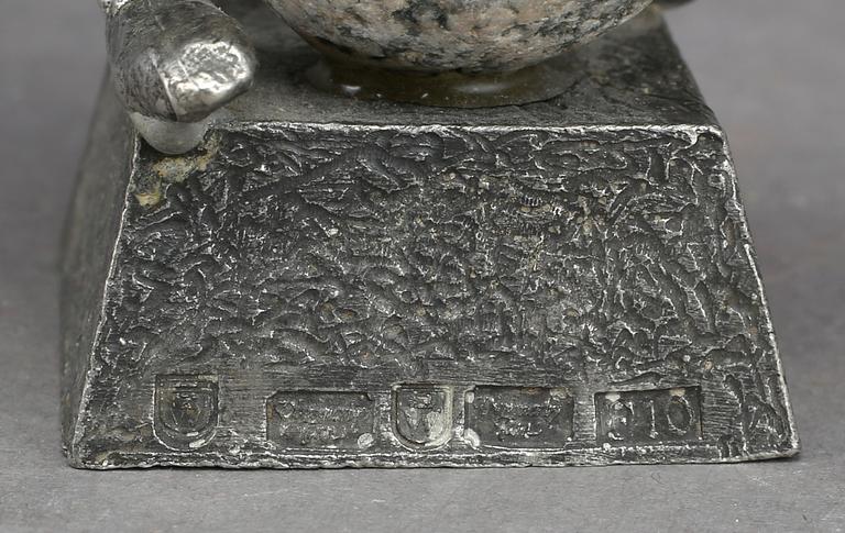 HENRY GUSTAFSSON, skulptur, "Lyftet", tenn och sten, 1980.