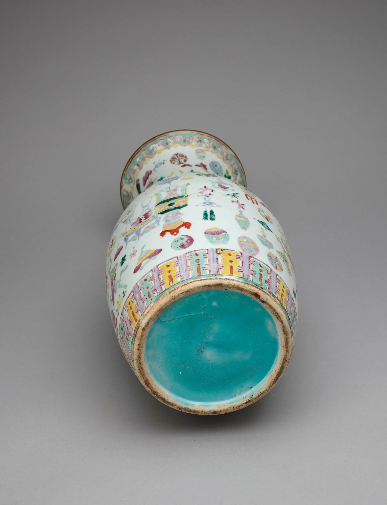 VAS, porslin, Kina, 1900-tal.