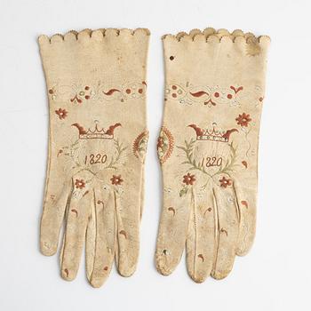 Handskar, ett par sämskskinn, Sverige, ca 26 x 11 cm, daterade 1820.