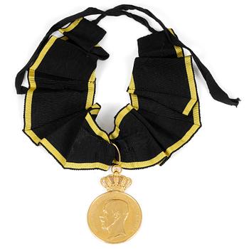 MEDALJ FÖR TROHET OCH FLIT, guld, 1946. Vikt ca 55 gram.