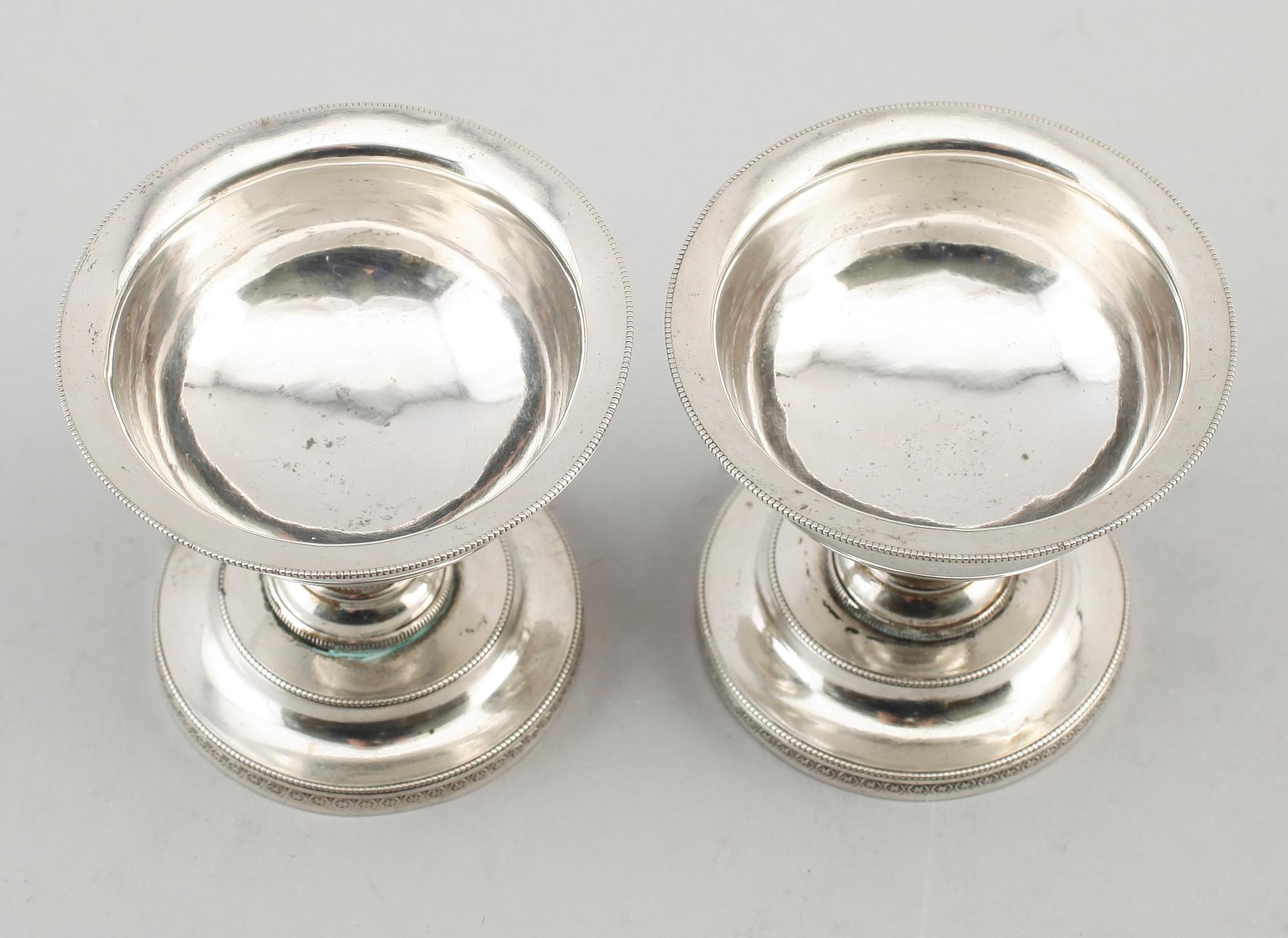 OBLATSKÅLAR, 1 par, silver, Österrike-Ungern, 1800-tal. Vikt ca 190 gram.