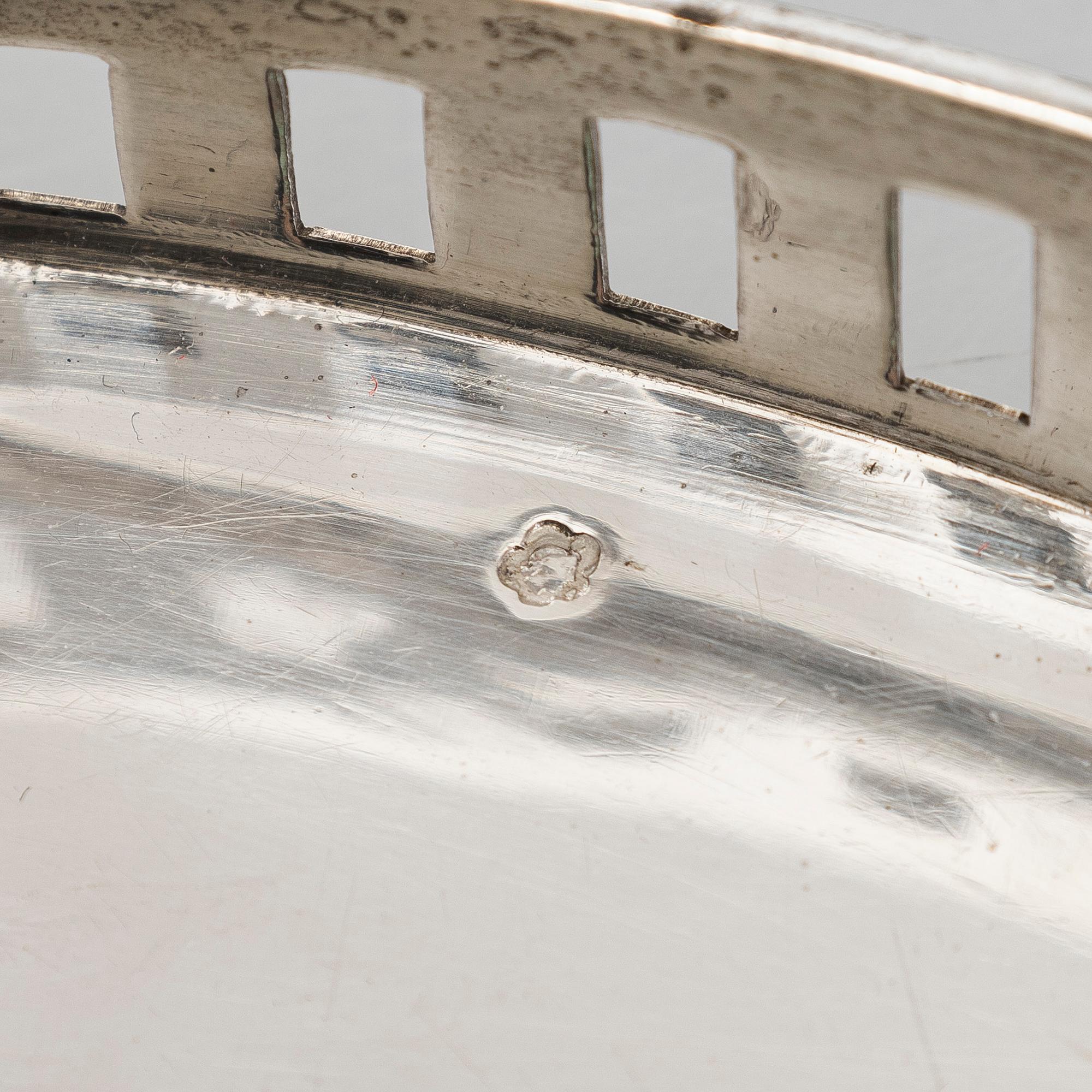 Tarjotin, hopeaa, Alexander Sturm, Wien, Itävalta-Unkari 1910-20-luku.