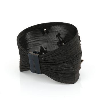 ARMBAND, rostfritt svart stål, rubiner och små diamanter.