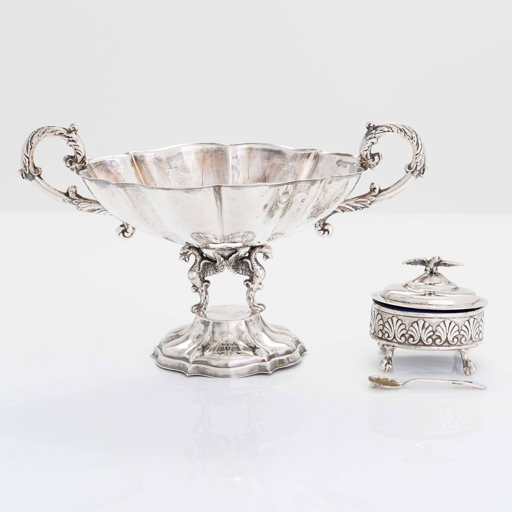 A Spanish silver bowl, maker's mark J. Perez Fernandez, and a silver salt cellar, Platería López, Madrid.