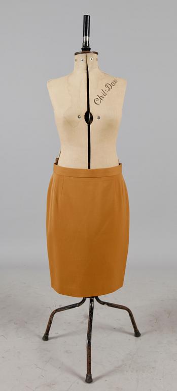 KJOLAR, 3 st, Escada by Margaretha Ley.