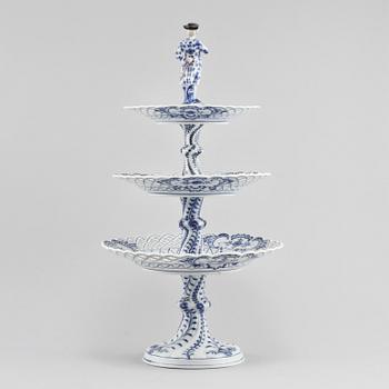 ETAGERE, SKÅL PÅ FOT samt FAT, porslin, Tyskland, 1900-talets mitt.