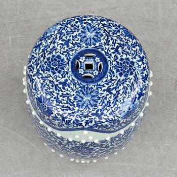 PALL, porslin, Kina, 1800-tal.