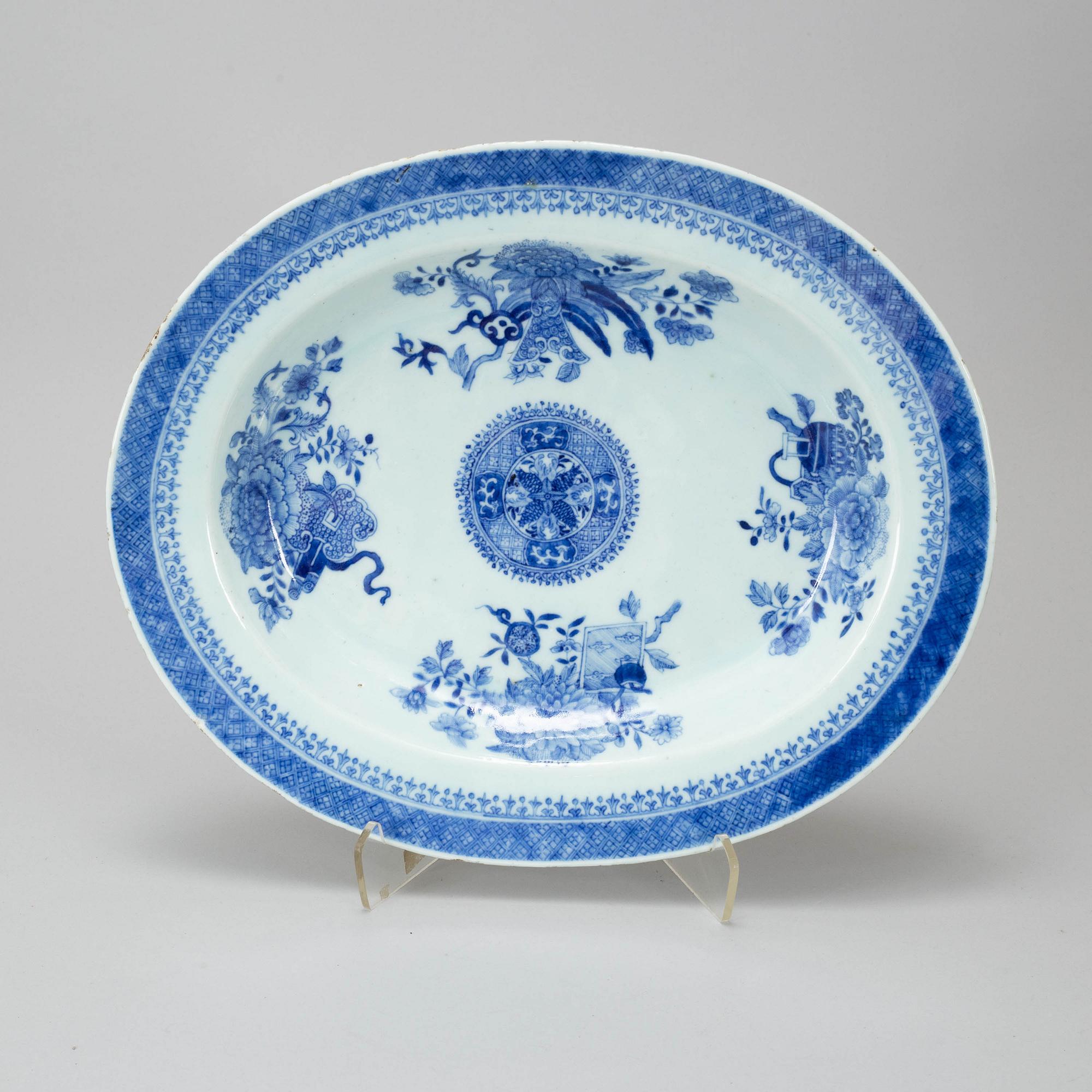 A blue and white "Fitz-Hugh part dinner service, Qing dynasty, Qianlong (1736-95). (23 pieces).