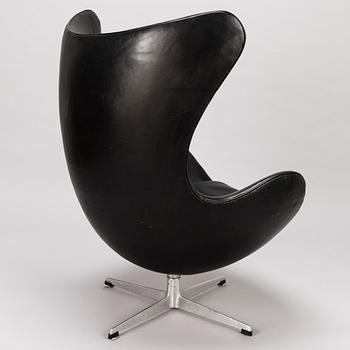 ARNE JACOBSEN, A 1960s arm chair "Egg chair" designed for Fritz Hansen, Denmark.