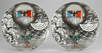 PIERO FORNASETTI
Tallrikar, 9 st (2+2+2+1+1+1), "Mongolfiere", Milano, Italien.