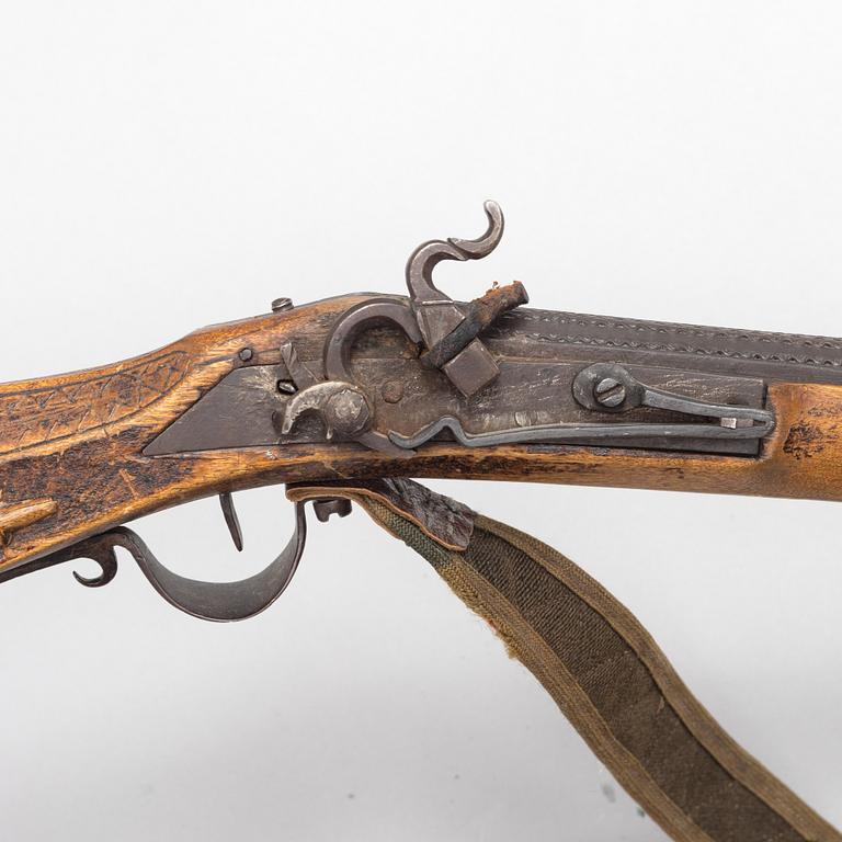 A Percussion rifle, 19th century.