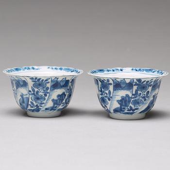 Six (2+2+2) blue and white cups with five (2+2+1) dishes, Qing dynasty, Kangxi (1662-1722).