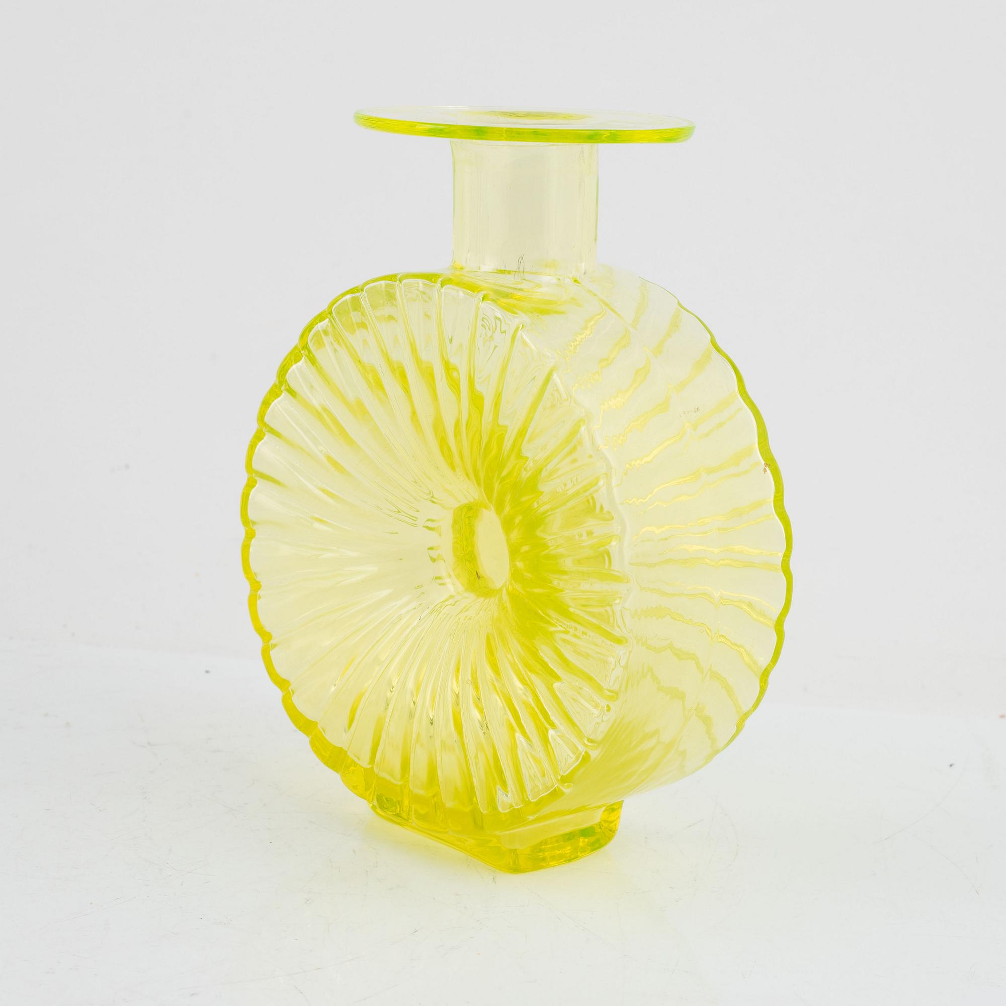 Helena Tynell,  flaska, "Solflaskan", Riihimäen Lasi Oy. I produktion 1964-1974.