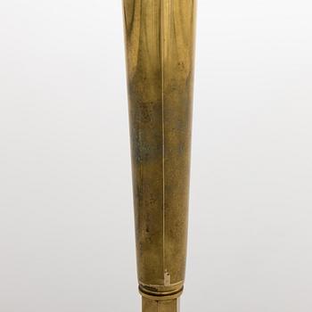 Paavo Tynell, A mid-20th century '5061' table lamp for Taito Finland.
