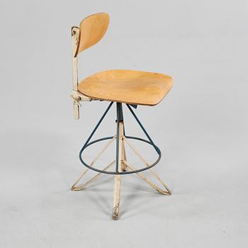 SKRIVBORDSSTOL, Hema-stolen, Industristolar AB Stockholm, omkring 1900-talets mitt.